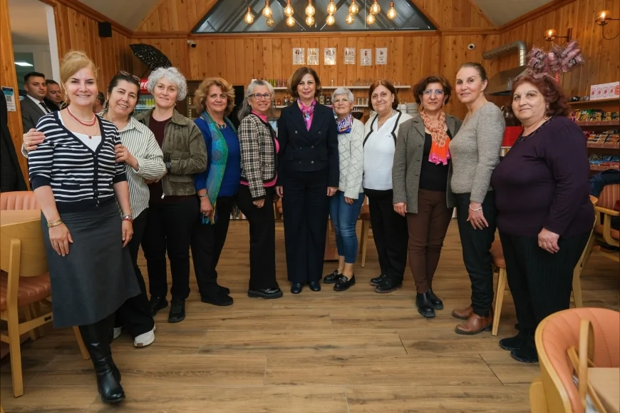 ESKİŞEHİR BÜYÜKŞEHİR BELEDİYE BAŞKANI AYŞE ÜNLÜCE MİHALGAZİLİ KADINLARLA AKTİF YAŞAM PARKI’NDA BULUŞTU