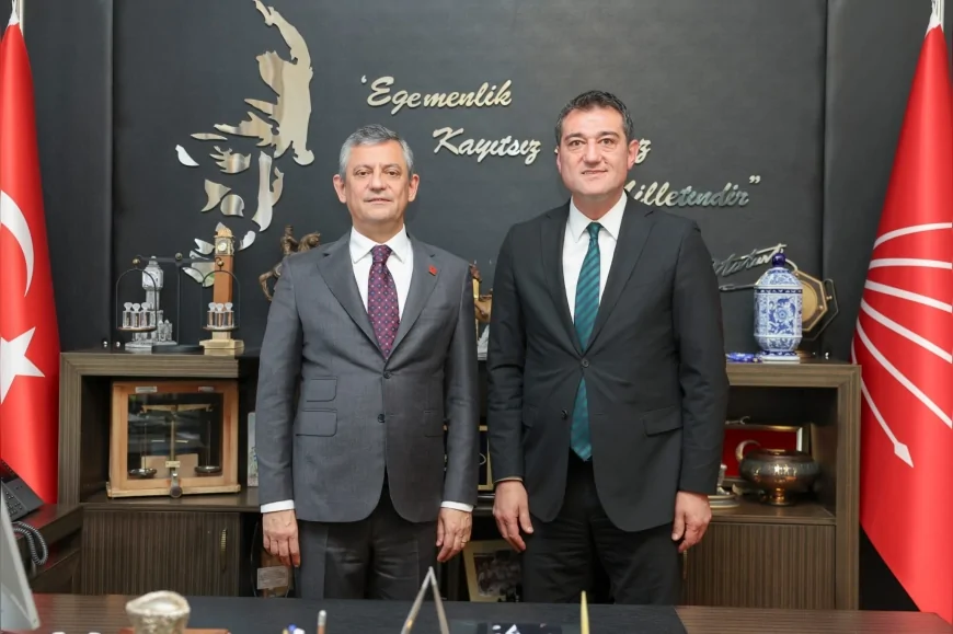 CHP Genel Başkanı Özgür Özel Giresun Belediye Başkanı Fuat Köse’yi TBMM’de Kabul Etti