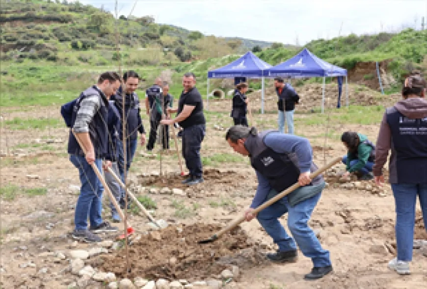 İzmir Büyükşehir Belediyesi Beydağ’da İpekböcekçiliği ve Kestane Üretimine Çifte Destek Sağladı