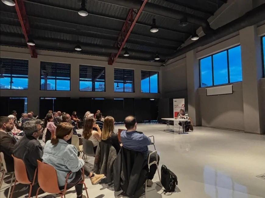 Nilüfer Belediyesi’nin Pancar Deposu söyleşisinde Richard Hoggart’ın “yaşanan hayat” odağı tartışıldı