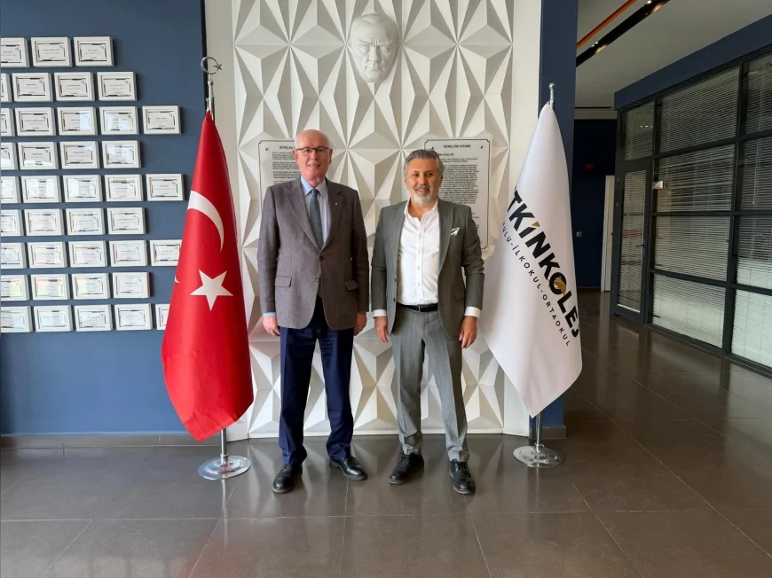 ODUNPAZARI BELEDİYE BAŞKANI KAZIM KURT ETKİN KOLEJİ ÖĞRENCİLERİYLE KARİYER GÜNLERİNDE BULUŞTU