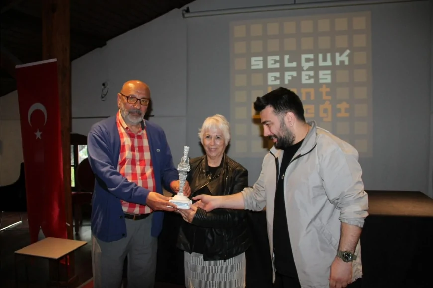 SELÇUK EFES KENT BELLEĞİ’NDE FOTOĞRAFÇILIĞIN 200. YILI “KIYI, KÖŞE, İKİ YÜZ” SERGİSİYLE KUTLANIYOR