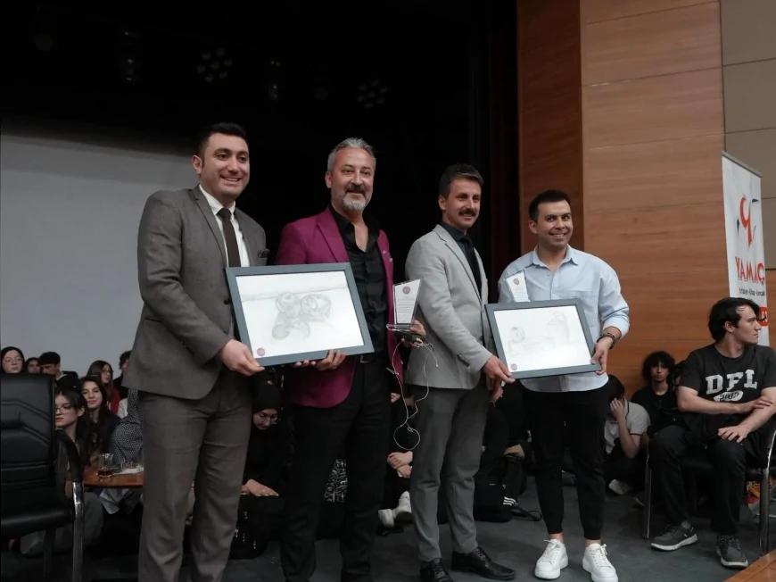 Düzce’de fenomen öğretmenler sahne aldı gençler motivasyon seminerine akın etti