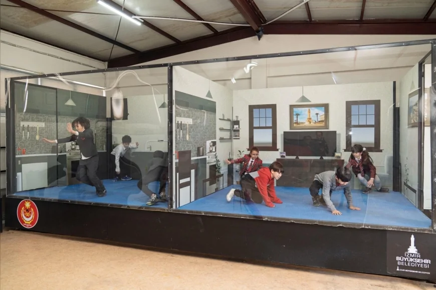 İzmir Büyükşehir Belediyesi Afet Eğitiminde Sanal Gerçeklikle 7 Büyüklüğünde Deprem Deneyimi Sunuyor