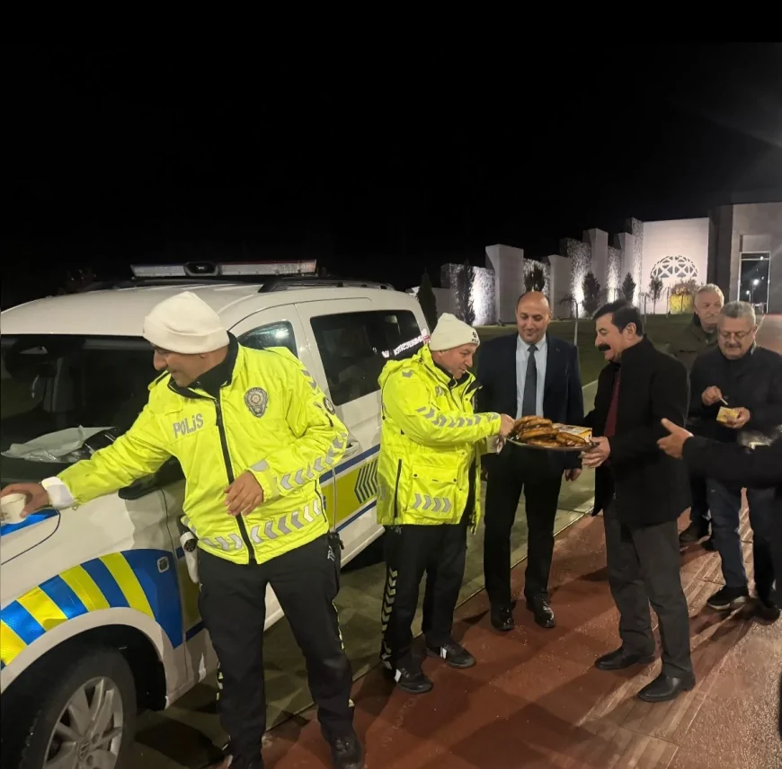 CHP Çorum Merkez İlçe Başkanı Resul Yiğitoğlu Polis Haftasında Görev Başındaki Memurları Ziyaret Etti