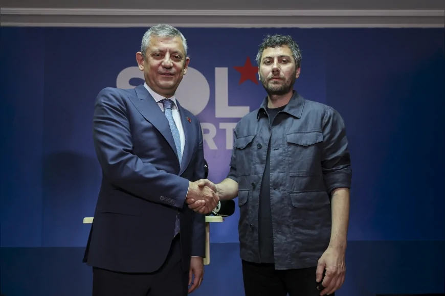 CHP Genel Başkanı Özgür Özel: “Anayasanın bazı maddelerini yok sayan bir anayasasızlaştırma sürecine itiraz ediyoruz”