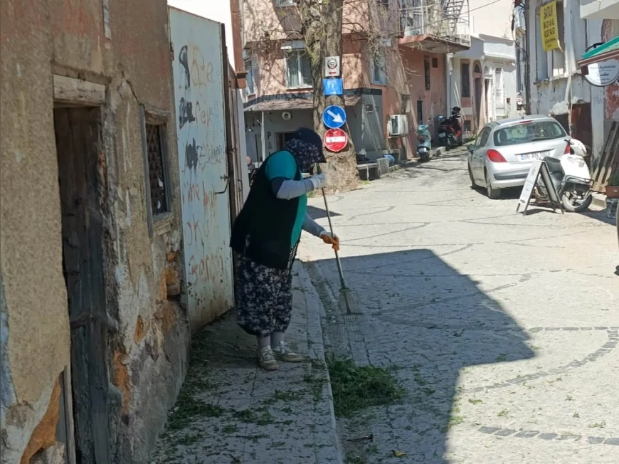 AYVALIK’TA ATATÜRK’ÜN 1934 YILINDA YÜRÜDÜĞÜ GÜZERGÂH 13 NİSAN ANMASI İÇİN YENİLENDİ