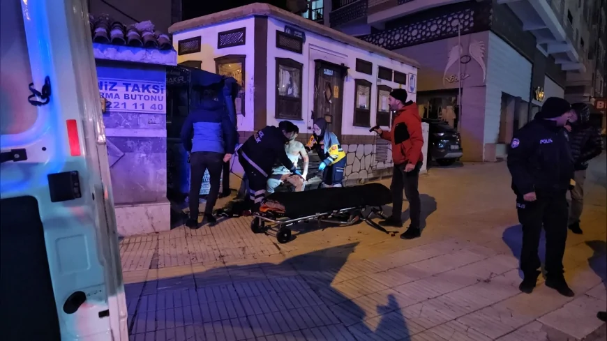 Çorum Bahçelievler’de iki genç arasında çıkan bıçaklı kavgada 2 kişi yaralandı