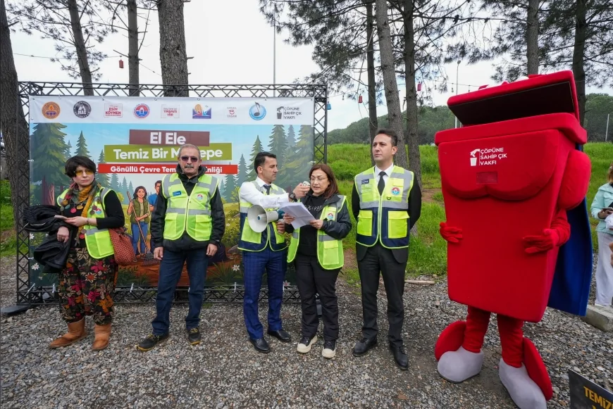 Maltepe’de belediye ve gönüllüler ormanlık alanda çevre temizliği için seferber oldu