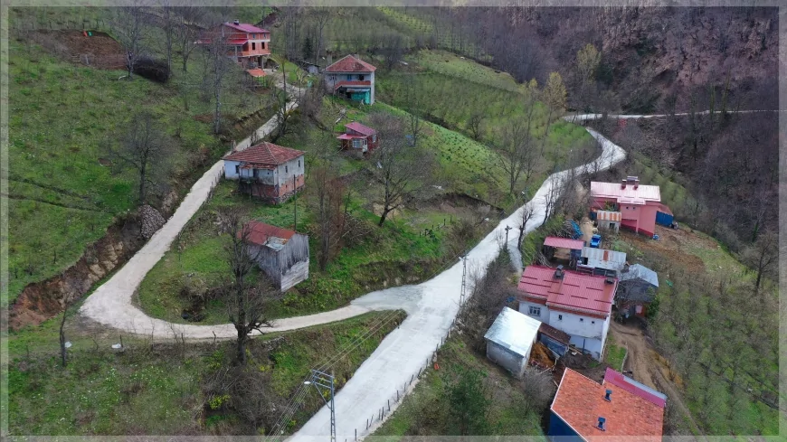 ORDU BÜYÜKŞEHİR BELEDİYESİ KUMRU’DA BALI KONAKLI YOLUNU BETONLA BULUŞTURUYOR