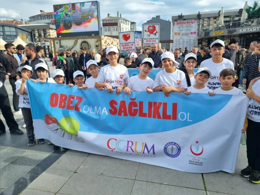 Çorum’da Dünya Sağlık Günü yürüyüşü yüzlerce kişiyi buluşturdu obeziteye karşı hareketli yaşam çağrısı yapıldı