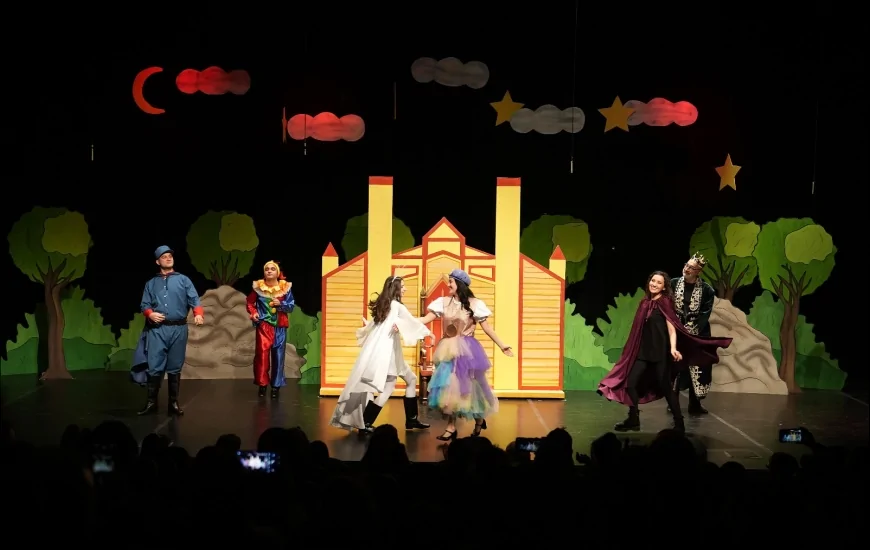 Keçiören Belediyesi Kent Tiyatrosu’nun “Sihirli Madalyon” Oyunu Minik İzleyicilerle Buluştu!