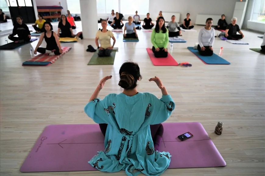 BORNOVA BELEDİYESİ EVKA-3’TE KADINLARA YÖNELİK YOGA KURSLARIYLA SAĞLIKLI YAŞAMI DESTEKLİYOR