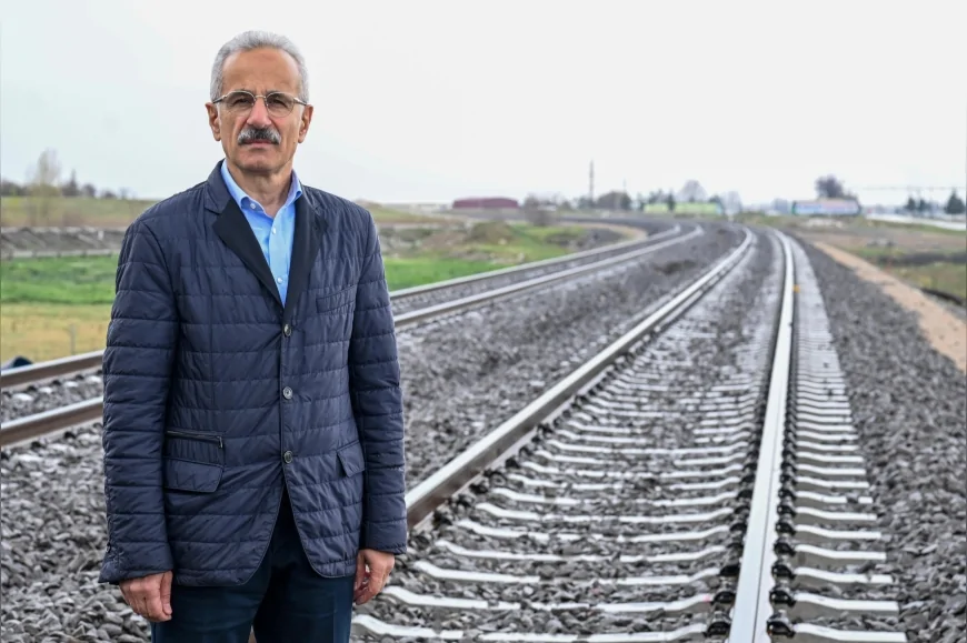 Ulaştırma ve Altyapı Bakanı Abdulkadir Uraloğlu: “Suriye sınırındaki 350 kilometrelik demiryolu hattını yeniden tren trafiğine açtık”