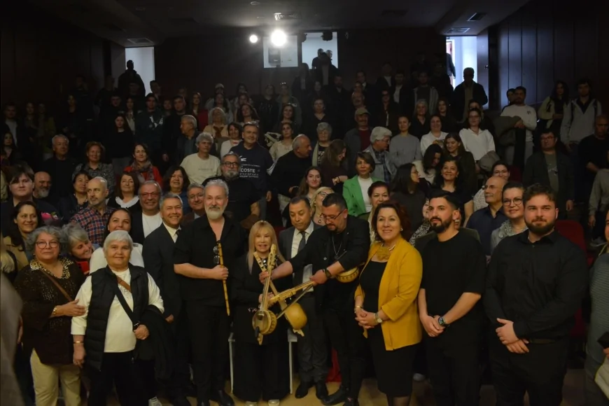 Türk halk müziğinin usta ismi Bedia Akartürk Ege Üniversitesinde sahne aldı