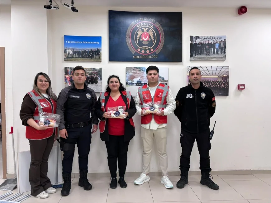 Yunusemre Belediyesi Polis Günü’nde görev başındaki emniyet mensuplarını ziyaret etti