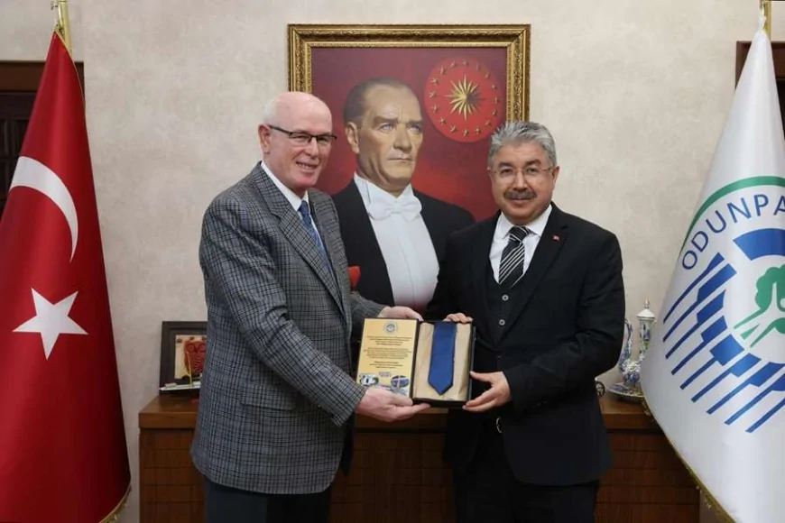 Eskişehir Valisi Dr. Erdinç Yılmaz Odunpazarı Belediye Başkanı Kazım Kurt’u ziyaret etti