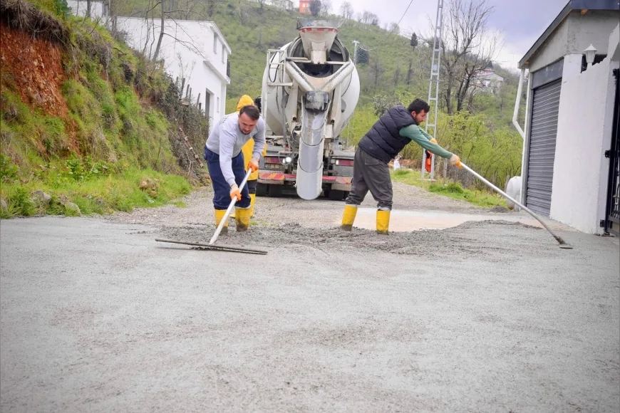 Giresun Belediyesi Seldeğirmeni Mahallesi’nde beton yol çalışmasını tamamlıyor!