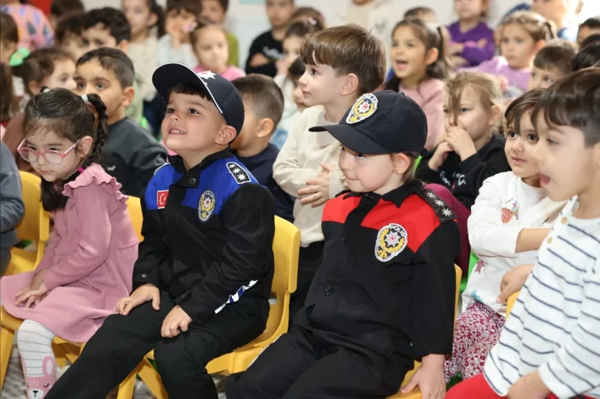 ŞEHZADELER BELEDİYESİ KREŞLERİNDE MİNİKLERDEN POLİS HAFTASI’NA ANLAMLI ETKİNLİK