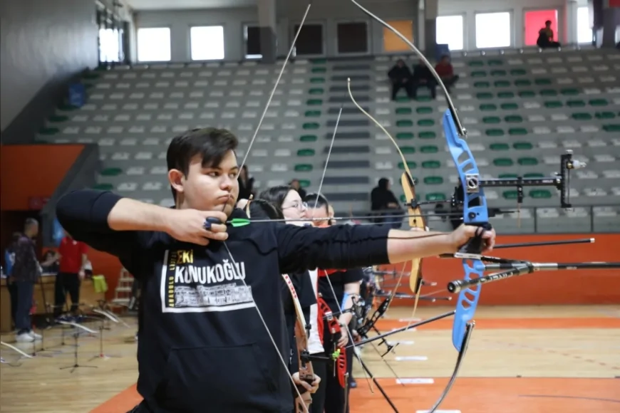 İnegöl’de Okullar Arası Spor Festivalinde okçuluk heyecanı 18 okuldan 34 öğrenciyi buluşturdu