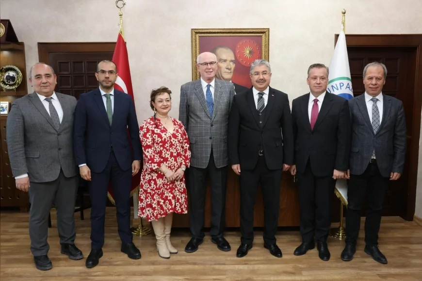 ESKİŞEHİR VALİSİ DR. ERDİNÇ YILMAZ’DAN ODUNPAZARI BELEDİYE BAŞKANI KAZIM KURT’A İADEİ ZİYARET