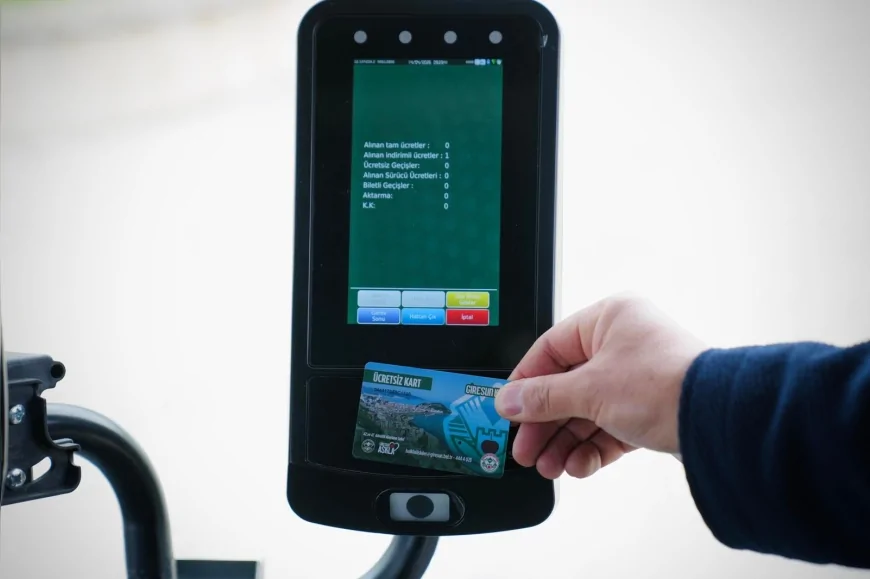 Giresun’da belediye otobüslerinde kartlı sisteme geçildi biletçi uygulaması kaldırıldı