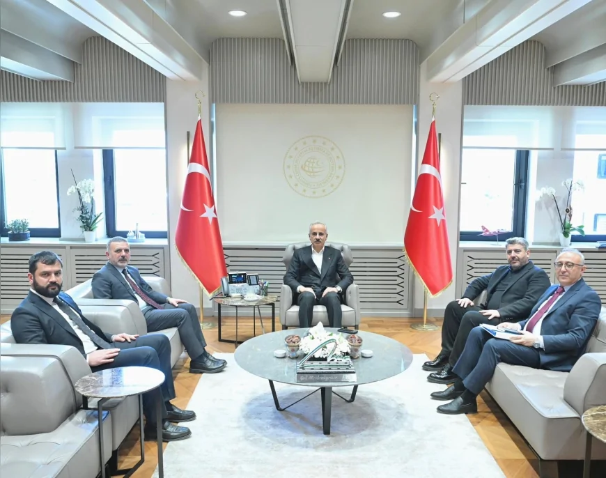 Sincan Belediye Başkanı Murat Ercan, Ulaştırma Bakanı Abdulkadir Uraloğlu ile ulaşım projelerini görüştü