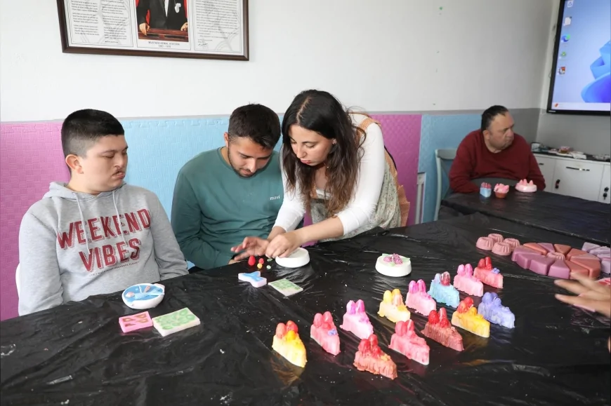Şehzadeler Belediyesi Engelsiz Yaşam Merkezi’nde üretilen el emeği ürünler Mesir Festivali’nde sergilenecek