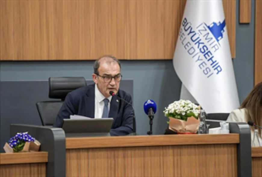 İzmir Büyükşehir Meclisi’nde okul saldırılarına ortak tepki bir dakikalık saygı duruşu yapıldı