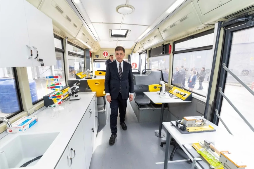 İzmir Büyükşehir Belediye Başkanı Dr. Cemil Tugay: “Gezici Bilim Otobüsü ile Adıyamanlı çocuklara bilim ve umut taşıyoruz”