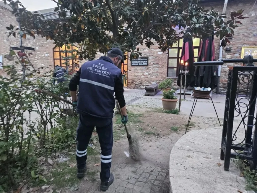 EFELER BELEDİYESİ NEVZAT BİÇER PARKI’NDAKİ ETKİNLİK SONRASI ALANI KISA SÜREDE TEMİZLEDİ