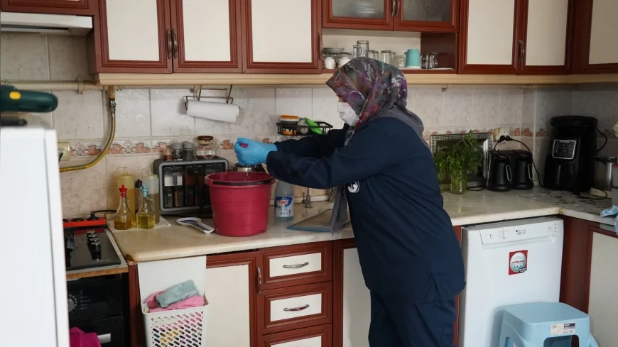 Yunusemre Belediye Başkanı Semih Balaban Talimat Verdi Evde Temizlik Hizmeti İhtiyaç Sahibi Vatandaşa Ulaştı