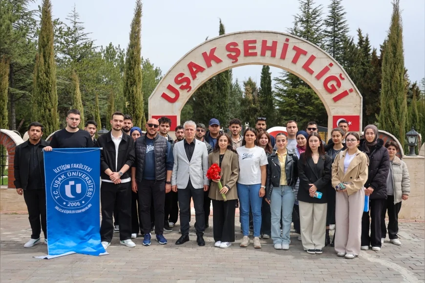 Uşak Üniversitesi Öğrencileri Mezarlıklarda Farkındalık İçin Temizlik Seferberliği Başlattı