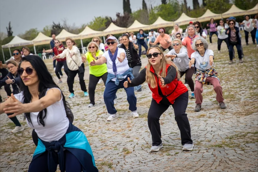 Konak Belediyesi'nden Dünya Sağlık Haftası'nda İnciraltı Kent Ormanı'nda ''Nefes Al Mutlu Kal Doğa Yürüyüşü'' İle 150 Kişilik Katılımla Sağlık Ve Spor Etkinliği