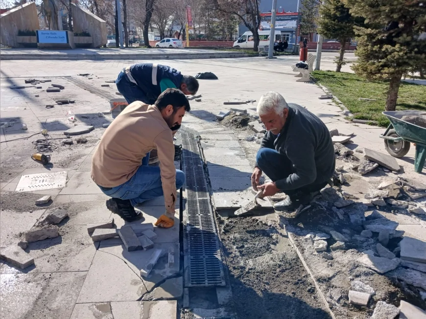 AĞRI BELEDİYESİ PARK VE BAHÇELER MÜDÜRLÜĞÜ KENT GENELİNDE BAKIM VE YENİLEME ÇALIŞMALARINI SÜRDÜRÜYOR