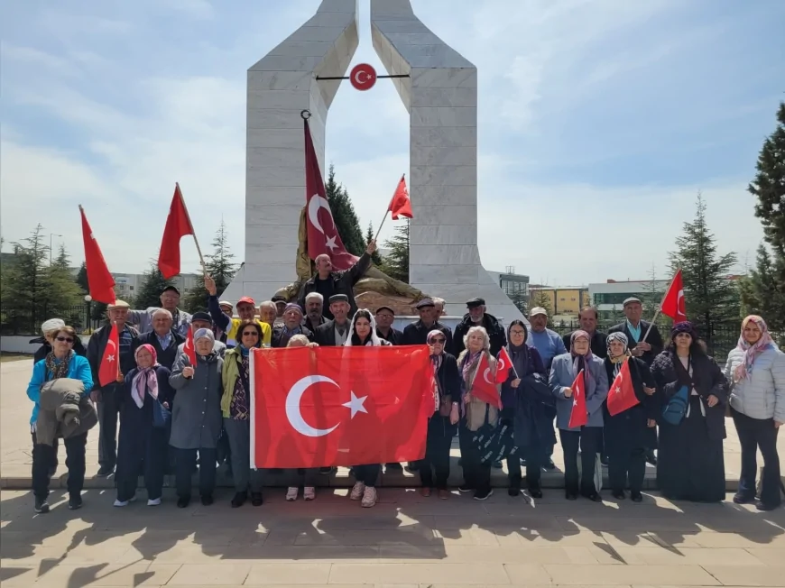 Odunpazarı Belediyesi Şehitler Haftası’nda Kanlıpınar Şehitliği’ne anlamlı ziyaret gerçekleştirdi