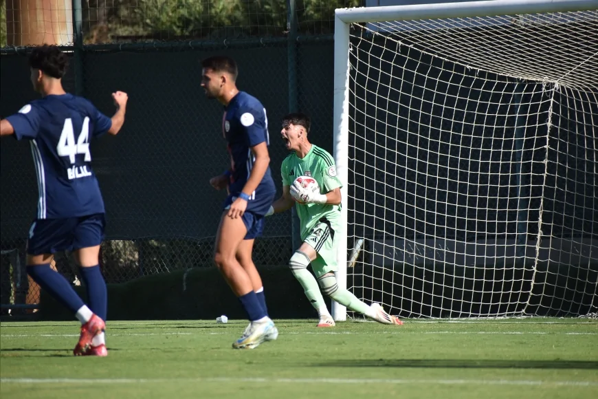 ALTINORDU FK KALECİSİ ARİF ŞİMŞİR MODERN FUTBOLDA PASÖR KİMLİĞİYLE DİKKAT ÇEKİYOR