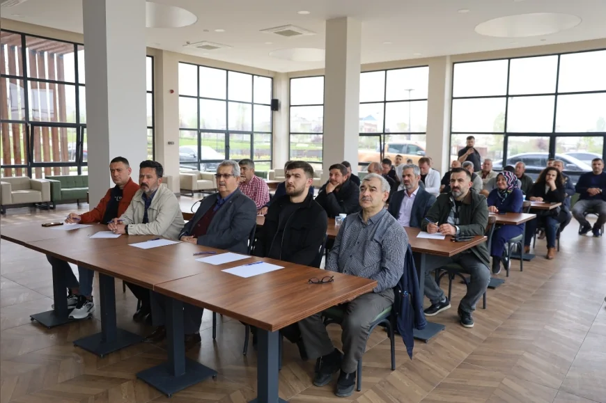 Bursa Büyükşehir Belediyesi çiftçilere budama ve çilek yetiştiriciliği eğitimi verdi