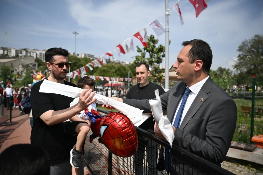 BORNOVA BELEDİYE BAŞKANI ÖMER EŞKİ: “ÇOCUKLARIN GÜLÜŞÜ BORNOVA’NIN EN GÜZEL SESİ”