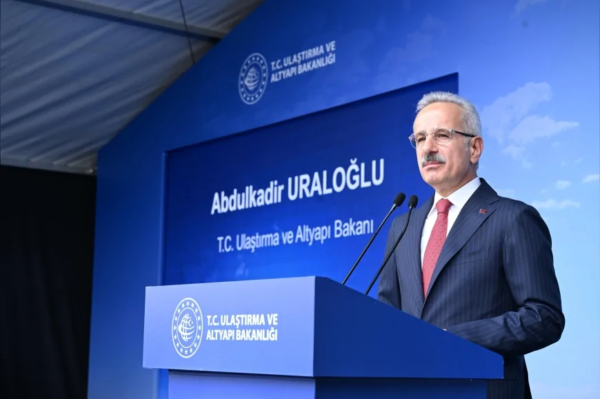 ULAŞTIRMA VE ALTYAPI BAKANI ABDULKADİR URALOĞLU: “ÜÇLÜ PİST OPERASYONLARIYLA YILDA 50 BİN TON KARBON SALIMI ÖNLENDİ”