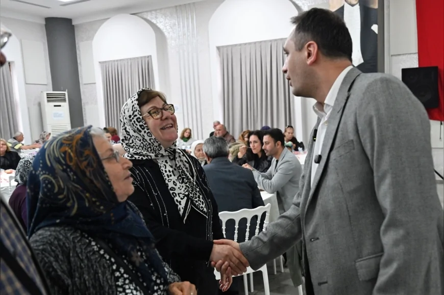 Bornova Belediye Başkanı Ömer Eşki: “Her an yanınızdayız” diyerek dayanışma yemeğinde vatandaşlarla buluştu