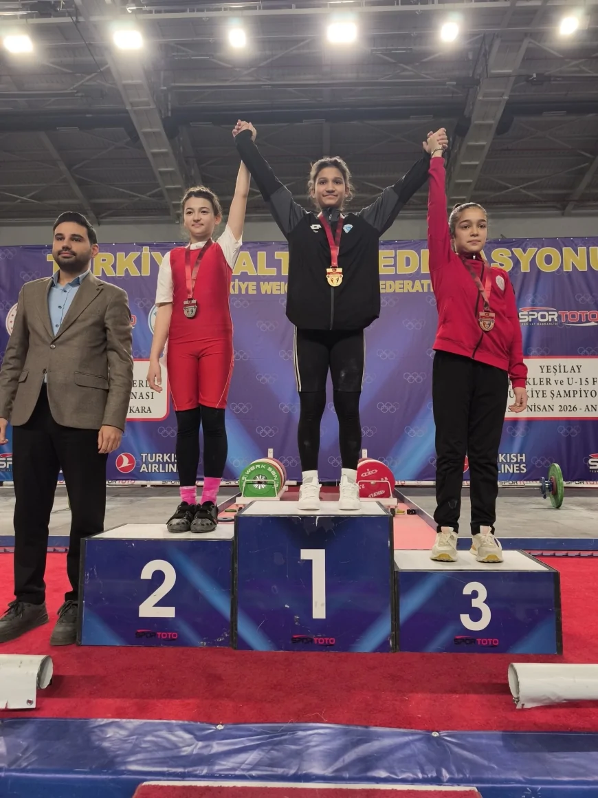 Pursaklar Belediye Spor sporcusu Zümra Yurtseven halterde Türkiye Şampiyonu oldu