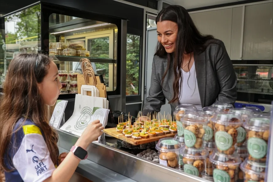 Efeler Belediye Başkanı Anıl Yetişkin Menderes Park’ta Glutensiz ve Vegan Kafe Sözünü Hayata Geçirdi