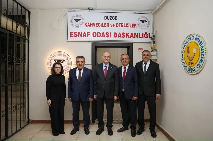 Düzce Belediye Başkanı Dr Faruk Özlü: “Şehrimiz için en güzelini birlikte yapalım” diyerek esnaf odalarını ziyaret etti