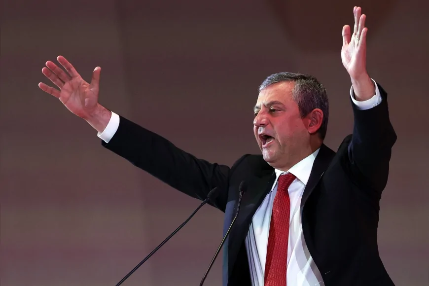 CHP Genel Başkanı Özgür Özel: “Bir yılı aşkın süredir meydanlarda darbelere karşı halkın iradesini savunuyoruz”