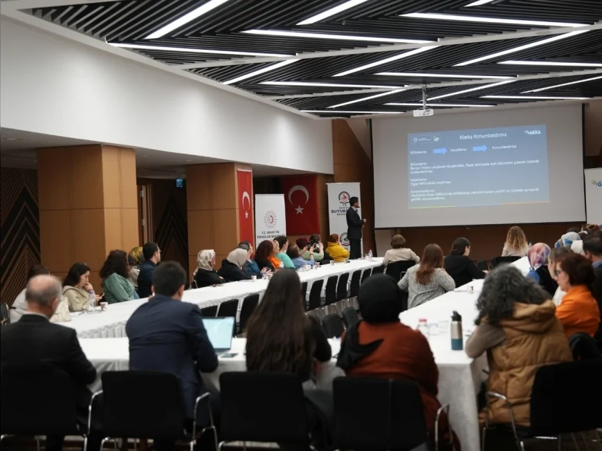 Denizli Büyükşehir Belediyesi kadın girişimcileri e-ticaret eğitimiyle küresel pazara hazırladı