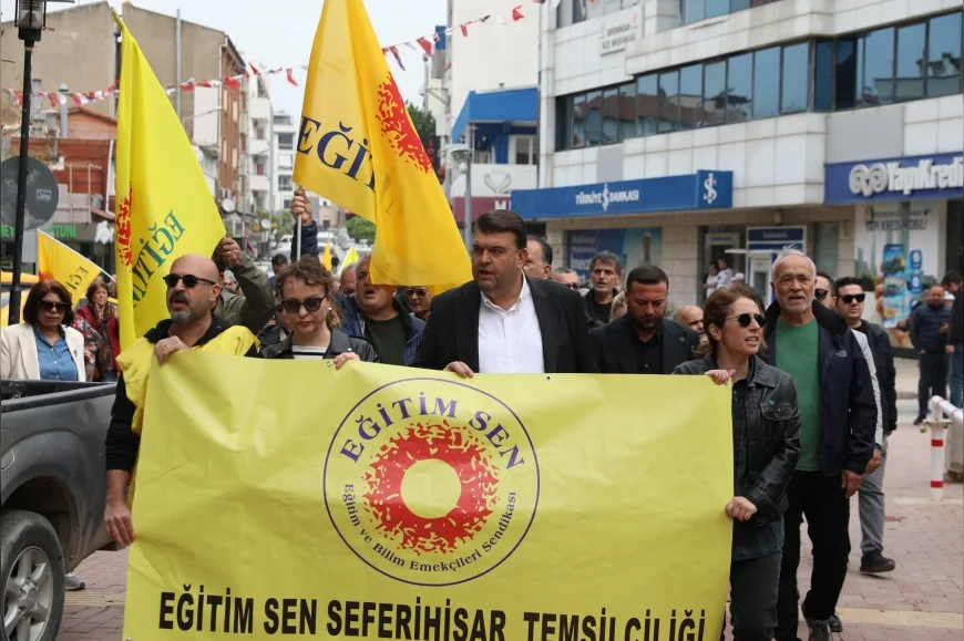 Seferihisar’da Eğitimde Şiddete Karşı Yürüyüş Düzenlendi Güvenli Okul Talebi Yükseldi