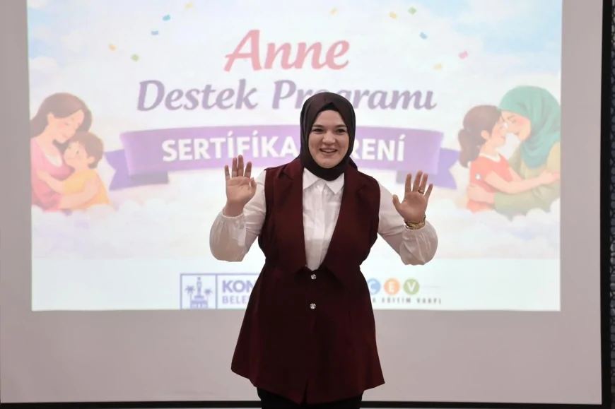 KONAK BELEDİYE BAŞKANI NİLÜFER ÇINARLI MUTLU ANNE DESTEK PROGRAMI MEZUNLARINA SERTİFİKALARINI VERDİ