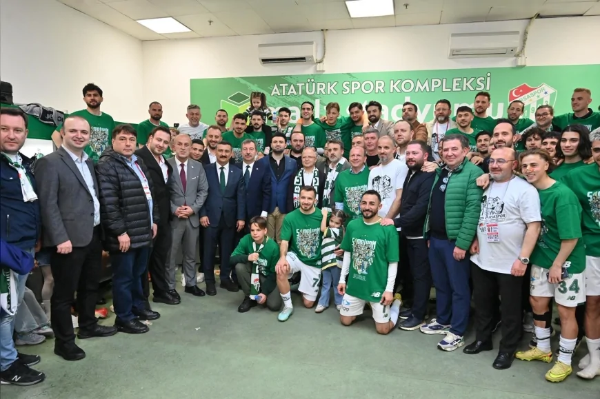 BURSA’DA BURSASPOR ŞAMPİYONLUĞU DEV EKRANLARLA KENT GENELİNDE COŞKUYLA KUTLANDI