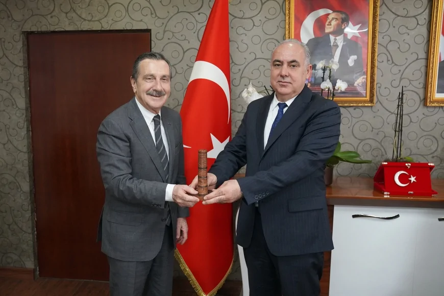 TEPEBAŞI BELEDİYE BAŞKANI AHMET ATAÇ’TAN İL MÜDÜRÜ HÜSEYİN ÖZGÜR YALÇIN’A HAYIRLI OLSUN ZİYARETİ